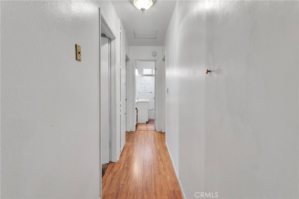 https://media.crmls.org/medias/9512923e-a37a-4076-a7f2-d99c6cbc2271.jpg?preset=X-Large