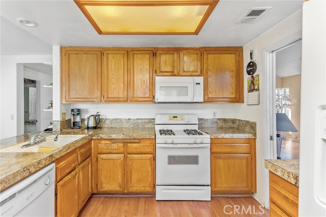 Detail Gallery Image 14 of 41 For 21200 Lands End, Moreno Valley,  CA 92557 - 4 Beds | 3 Baths