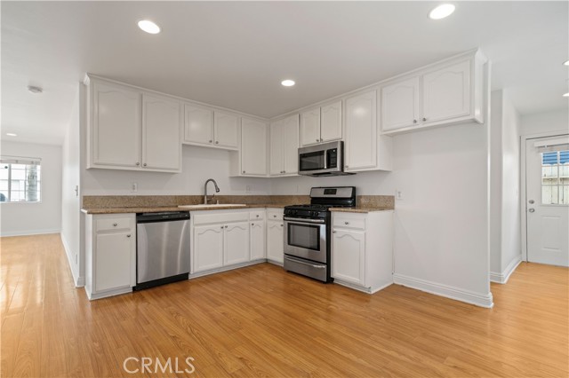 Detail Gallery Image 6 of 36 For 420 Cerritos Ave, Long Beach,  CA 90802 - 3 Beds | 2/1 Baths