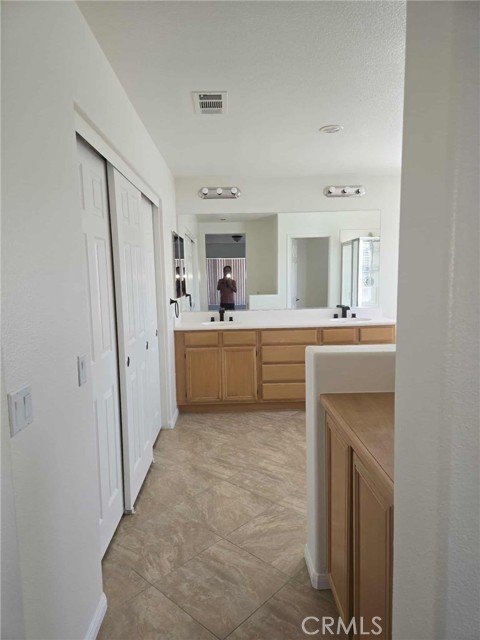 Detail Gallery Image 5 of 17 For 26470 Bay, Moreno Valley,  CA 92555 - 4 Beds | 3 Baths