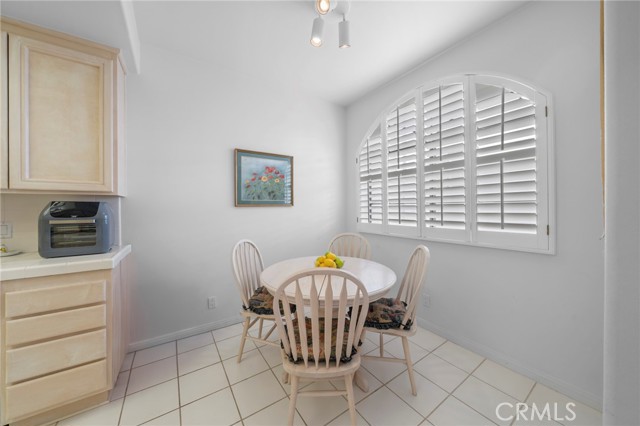 Detail Gallery Image 15 of 23 For 453 S Barrington, Los Angeles,  CA 90049 - 2 Beds | 3 Baths