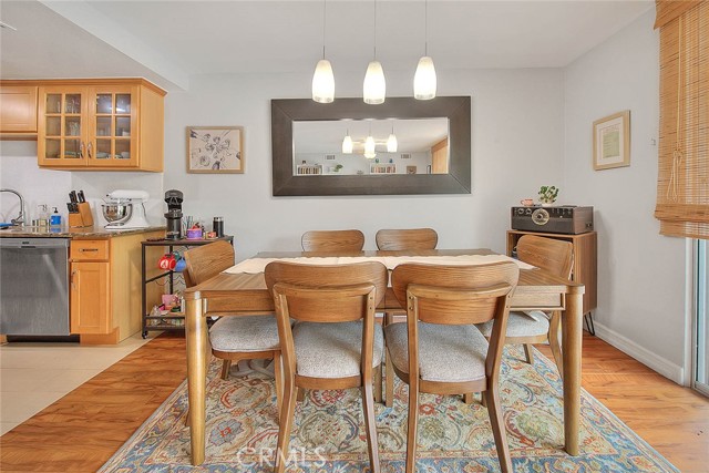 330 W California Boulevard, Pasadena CA: https://media.crmls.org/medias/95144b35-d868-467f-bc0b-2c7773dbab7b.jpg