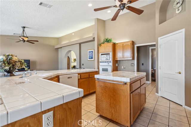 Detail Gallery Image 18 of 58 For 6523 Landover Rd, Oak Hills,  CA 92344 - 4 Beds | 2/1 Baths