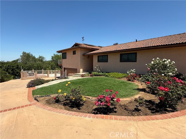 1238 Barbara Drive, Vista CA: https://media.crmls.org/medias/95145917-8654-4112-8492-82458690c3ed.jpg