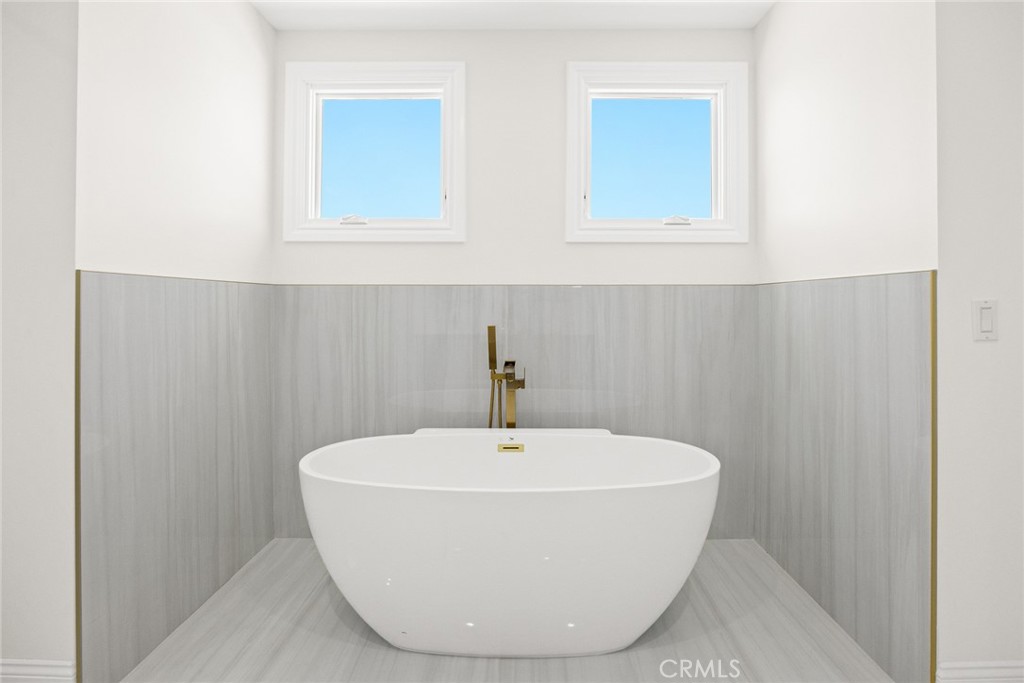 https://media.crmls.org/medias/95159cce-7b25-4a75-92f6-b4ed451f4692.jpg?preset=X-Large