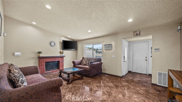 13067 Alexis Drive, Moreno Valley CA: https://media.crmls.org/medias/95160cce-72e5-4866-b7a7-9b3921fb3dd6.jpg