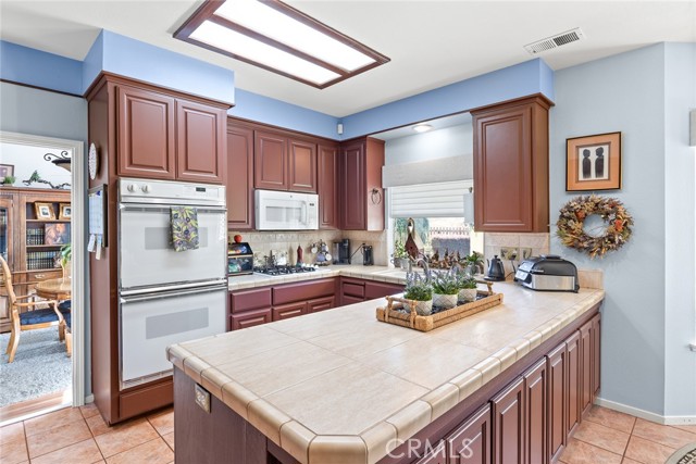 Detail Gallery Image 14 of 49 For 297 Saint Augustine Dr, Chico,  CA 95928 - 3 Beds | 3 Baths