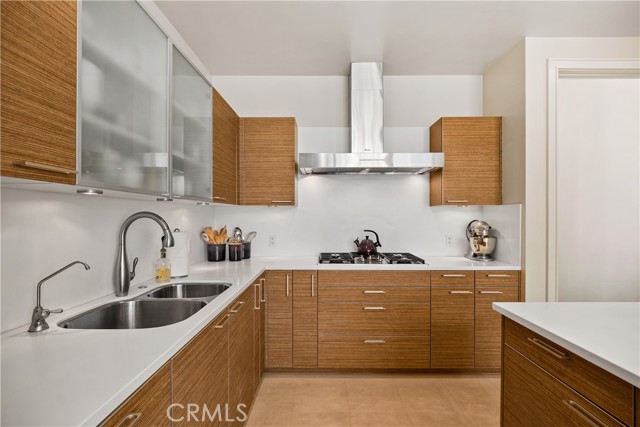 10776 Wilshire Boulevard, Los Angeles CA: https://media.crmls.org/medias/95170285-f4e9-46bd-af04-0f3dcbfa68e0.jpg