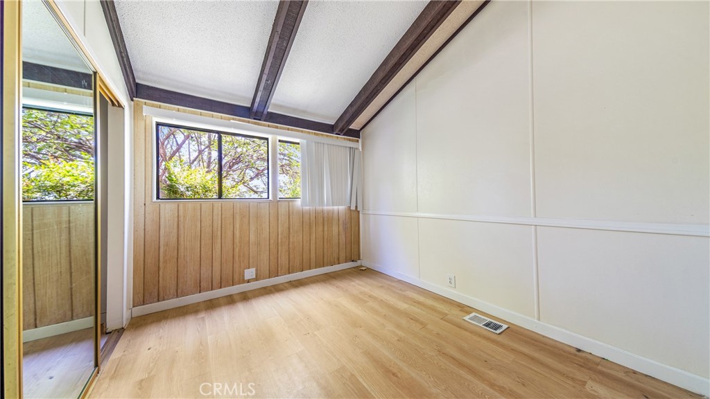 https://media.crmls.org/medias/95172d3c-b512-4820-b055-1f8a1ae66a40.jpg?preset=X-Large