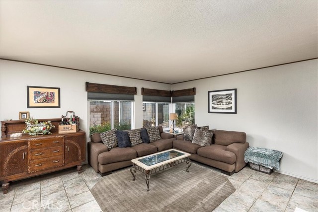 31488 Hallwood Court, Menifee CA: https://media.crmls.org/medias/9518a2d9-3820-4538-9895-45dfd2a57861.jpg