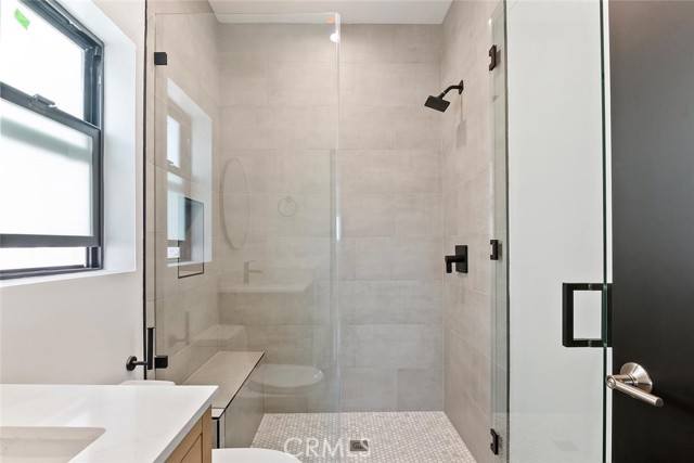 2633 S Cochran Avenue, Los Angeles CA: https://media.crmls.org/medias/9519a216-fffc-4cc4-8064-02834b21ba95.jpg