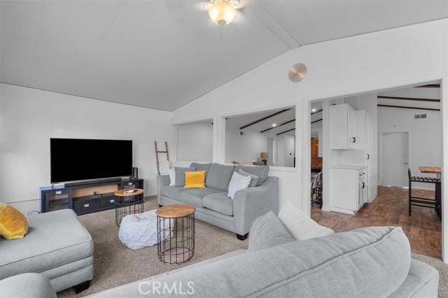 1702 E Dimondale Drive, Carson CA: https://media.crmls.org/medias/9519e5ee-7d1f-433f-9324-84c2f25dbeec.jpg