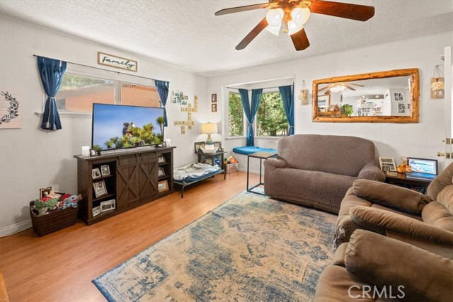 Detail Gallery Image 8 of 45 For 928 Anita Ave, Big Bear City,  CA 92314 - 4 Beds | 2 Baths
