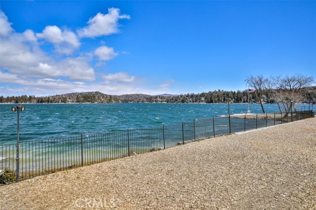 Detail Gallery Image 12 of 16 For 524 Pioneer Rd, Lake Arrowhead,  CA 92352 - 4 Beds | 2 Baths