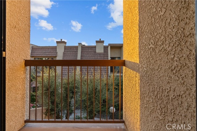 Detail Gallery Image 26 of 45 For 18417 Collins St #D,  Tarzana,  CA 91356 - 3 Beds | 2/1 Baths