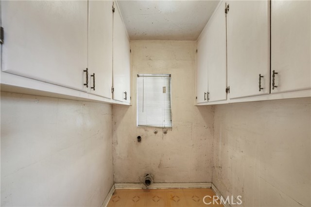 3825 Liberty Boulevard, South Gate CA: https://media.crmls.org/medias/951bcb2e-d0aa-4eba-b4ab-2c9e626426c8.jpg