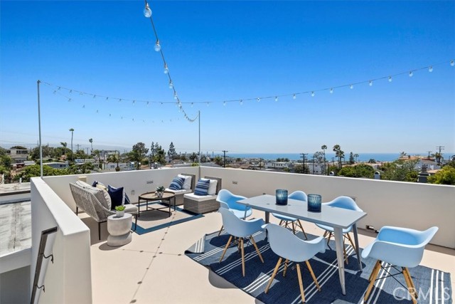 Large roof top deck with 360 degree views perfect for entertaining