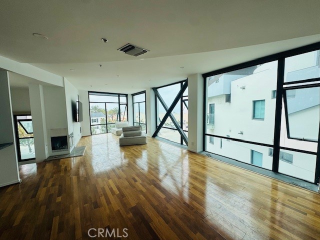 270 Palisades Beach Road, Santa Monica CA: https://media.crmls.org/medias/951ccac1-6ee0-4968-975d-83e66fb6a237.jpg