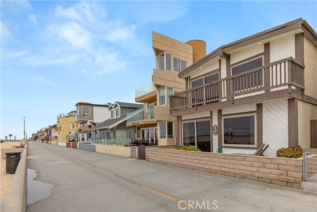 8 The Strand, Hermosa Beach, California 90254, 2 Bedrooms Bedrooms, ,2 BathroomsBathrooms,Residential,Sold,The Strand,SB21119175