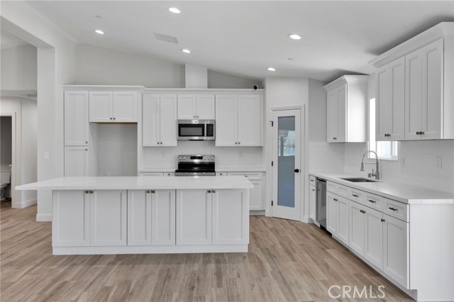 Detail Gallery Image 8 of 52 For 9148 Piedra Ave, Hesperia,  CA 92345 - 4 Beds | 2/1 Baths