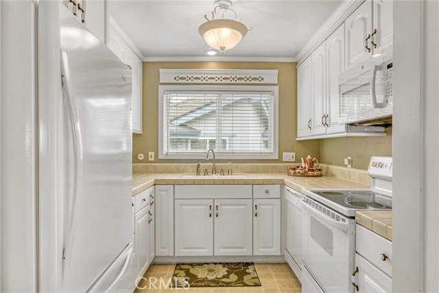 Detail Gallery Image 4 of 30 For 22641 Nadine Cir #206,  Torrance,  CA 90505 - 2 Beds | 2 Baths