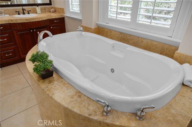 8416 Sunset Rose Drive, Corona CA: https://media.crmls.org/medias/9521a857-cd19-4a64-b873-da6da3b98545.jpg