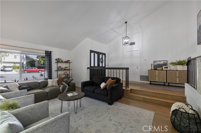 Detail Gallery Image 12 of 52 For 25457 via Macarena, Valencia,  CA 91355 - 5 Beds | 3 Baths