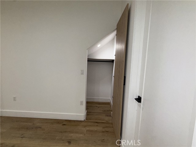 5044 Laurel Canyon Boulevard, Valley Village CA: https://media.crmls.org/medias/9522c80b-ef59-43a3-a322-1e98cd3b4670.jpg
