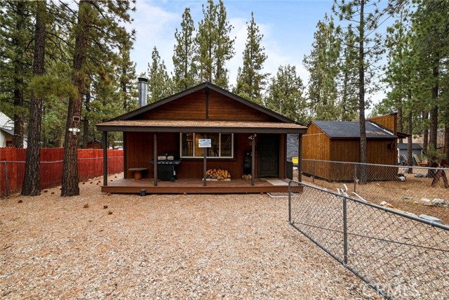 Detail Gallery Image 1 of 12 For 2051 6th Ln, Big Bear City,  CA 92314 - 2 Beds | 2 Baths