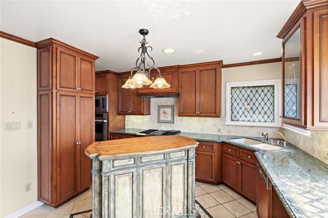 Detail Gallery Image 14 of 49 For 8001 Alverstone Ave, Los Angeles,  CA 90045 - 3 Beds | 4 Baths