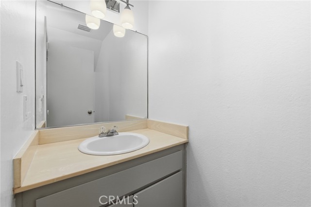 Detail Gallery Image 6 of 32 For 8633 Balboa #20,  Northridge,  CA 91325 - 3 Beds | 3 Baths