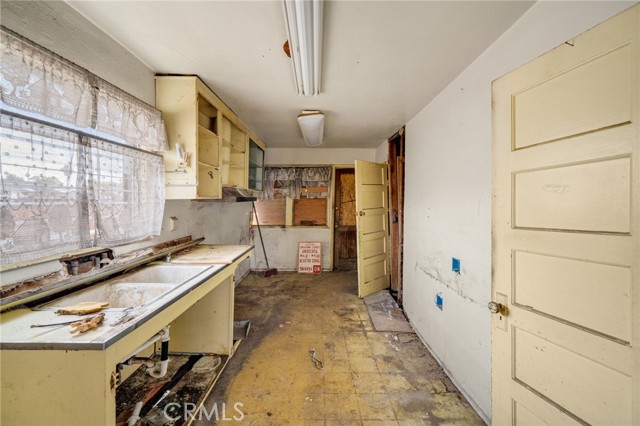 Detail Gallery Image 13 of 18 For 1822 W 4th, Santa Ana,  CA 92703 - 3 Beds | 1 Baths