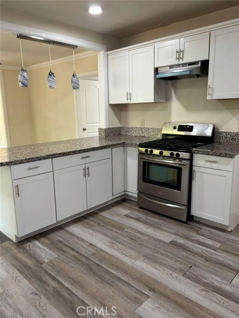 Detail Gallery Image 2 of 20 For 1500 Palm Dr, Bakersfield,  CA 93305 - 3 Beds | 2 Baths