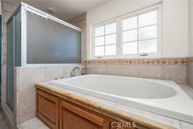6915 E Seaside, Long Beach CA: https://media.crmls.org/medias/952492f8-fab2-4e44-a0c5-9a0f9dc61a45.jpg