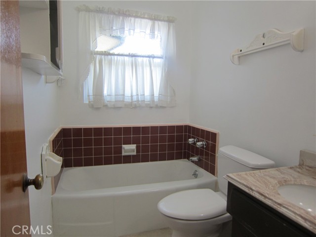 15246 Carnell Street, Whittier CA: https://media.crmls.org/medias/9525030b-9645-44d5-b0a4-4ed87aab9dae.jpg