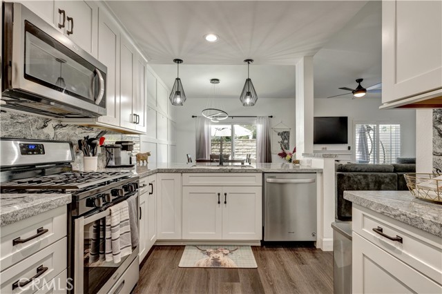 Detail Gallery Image 25 of 50 For 28102 Bobwhite #3,  Saugus,  CA 91350 - 3 Beds | 2/1 Baths