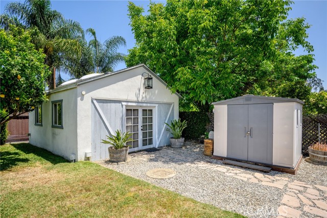 13617 Bassett Street, Valley Glen CA: https://media.crmls.org/medias/95290a2f-a228-4597-be08-8fea77bbbb01.jpg