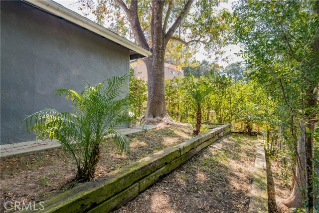 4602 Hurford Terrace, Encino CA: https://media.crmls.org/medias/95293684-879f-42d9-b5a8-6f112b0077db.jpg