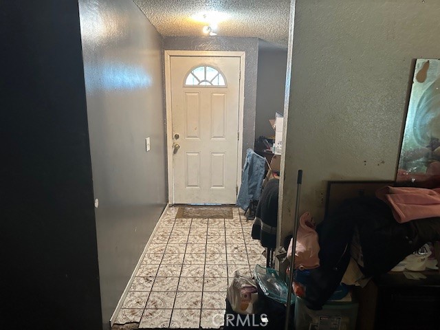 https://media.crmls.org/medias/9529da7d-3529-456d-a34b-54f3876fd245.jpg?preset=X-Large