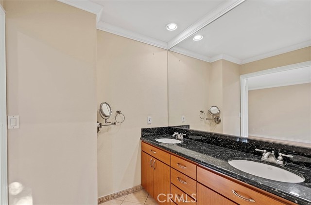 Detail Gallery Image 24 of 44 For 17937 Magnolia Bld #18,  Encino,  CA 91316 - 2 Beds | 3 Baths