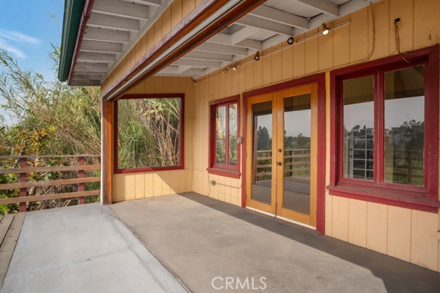 2052 N Alvarado N Street, Los Angeles CA: https://media.crmls.org/medias/952c84c4-4ffe-4acc-b67a-0d98566c2821.jpg