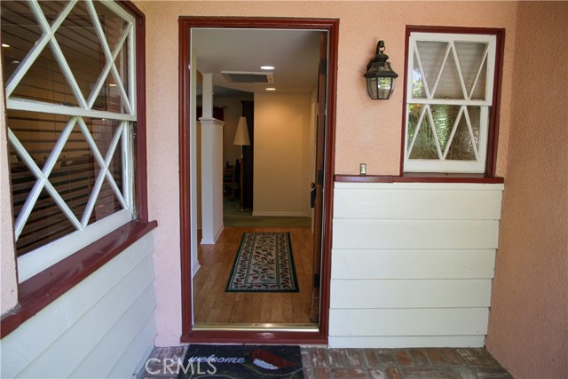 Detail Gallery Image 11 of 61 For 18543 Chatsworth St, Northridge,  CA 91326 - 5 Beds | 2/1 Baths