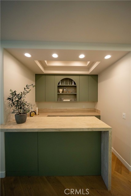 Detail Gallery Image 22 of 74 For 17437 Oak Creek Ct, Encino,  CA 91316 - 5 Beds | 5/1 Baths