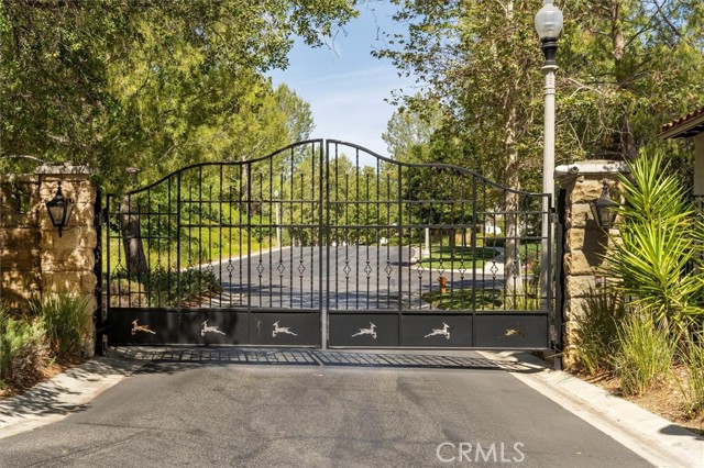 26800 Fairlain Drive, Valencia CA: https://media.crmls.org/medias/952d6c76-3109-497a-8d6a-00069393c799.jpg
