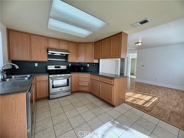 Detail Gallery Image 8 of 18 For 6738 Wrangler Rd, Chino Hills,  CA 91709 - 4 Beds | 3 Baths