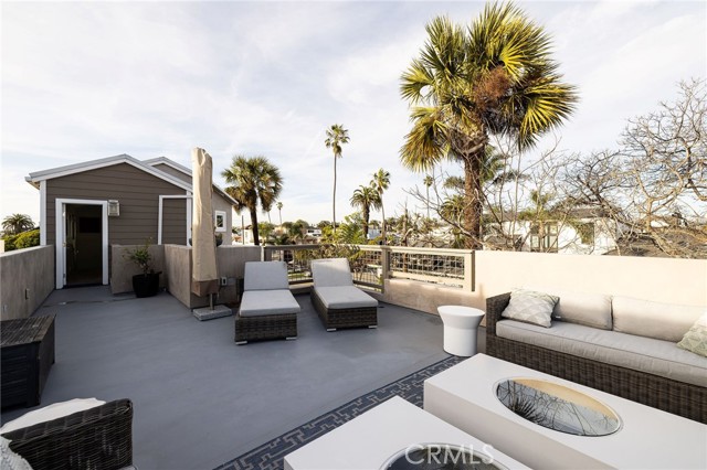 Detail Gallery Image 37 of 52 For 428 7th, Huntington Beach,  CA 92648 - 3 Beds | 3/1 Baths