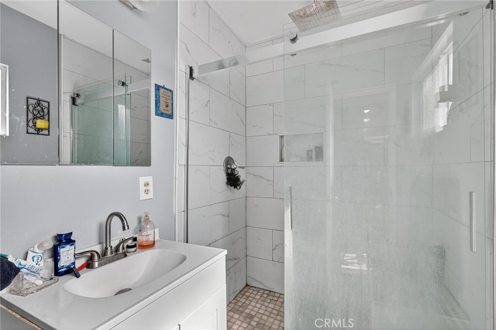 https://media.crmls.org/medias/95309a42-407f-46cb-92f4-2979e4cbbb4e.jpg?preset=X-Large