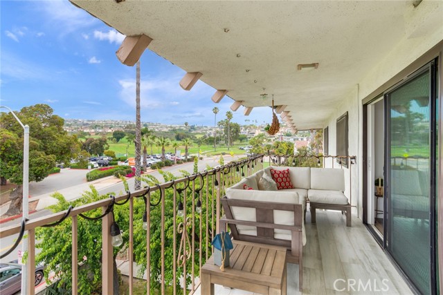 2501 S El Camino Real, San Clemente CA: https://media.crmls.org/medias/95310e5d-c505-4d3f-8c17-3cb96b4dea64.jpg