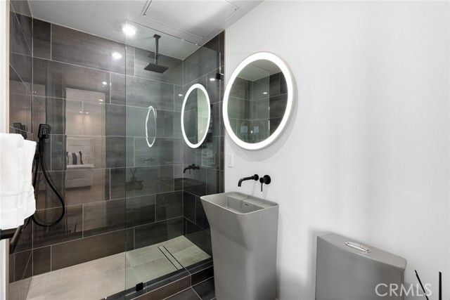 Detail Gallery Image 25 of 58 For 5134 Medina Rd, Woodland Hills,  CA 91364 - 5 Beds | 5/1 Baths