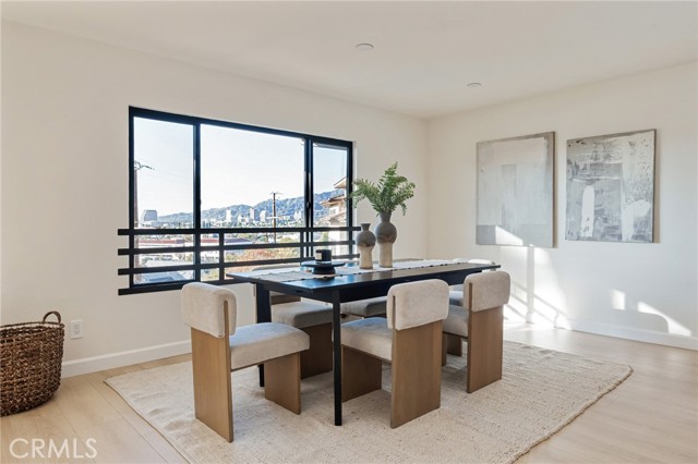 Detail Gallery Image 10 of 42 For 1117 Oberlin, Glendale,  CA 91205 - 4 Beds | 3/1 Baths